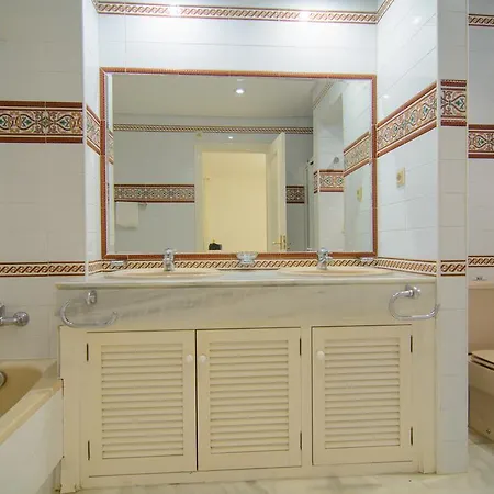 In White Pearl * 马尔韦利亚