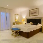 In White Pearl Apartman *