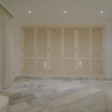 In White Pearl Marbella