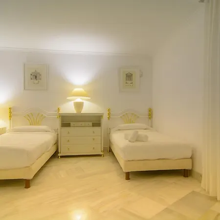 Apartment In White Pearl *