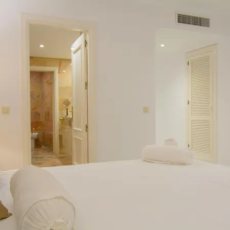 Apartment In White Pearl *