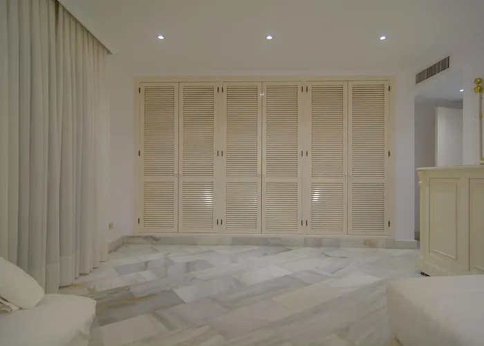 In White Pearl Marbella